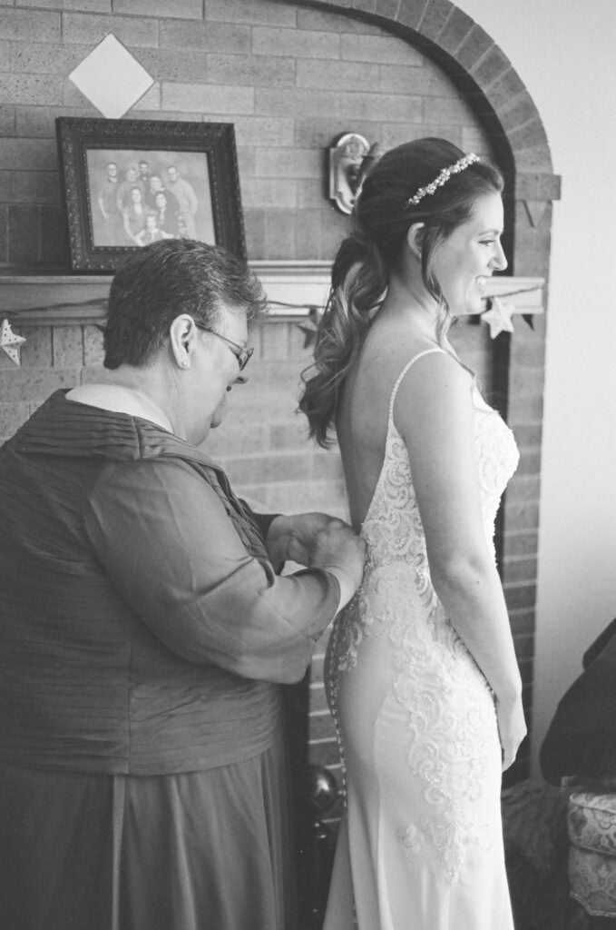 St Louis wedding photographer on the knot