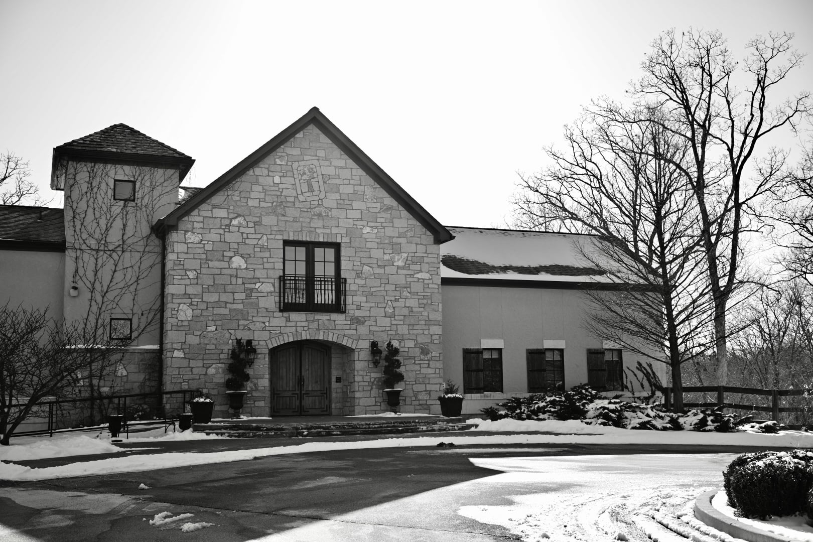 Silver Oaks Chateau Black and White