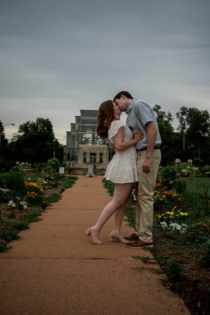 Engagement session outfit inspiration St. Louis — McKinley G. Photography"